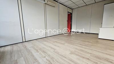 Bureau - 87 m² - 1 pièce