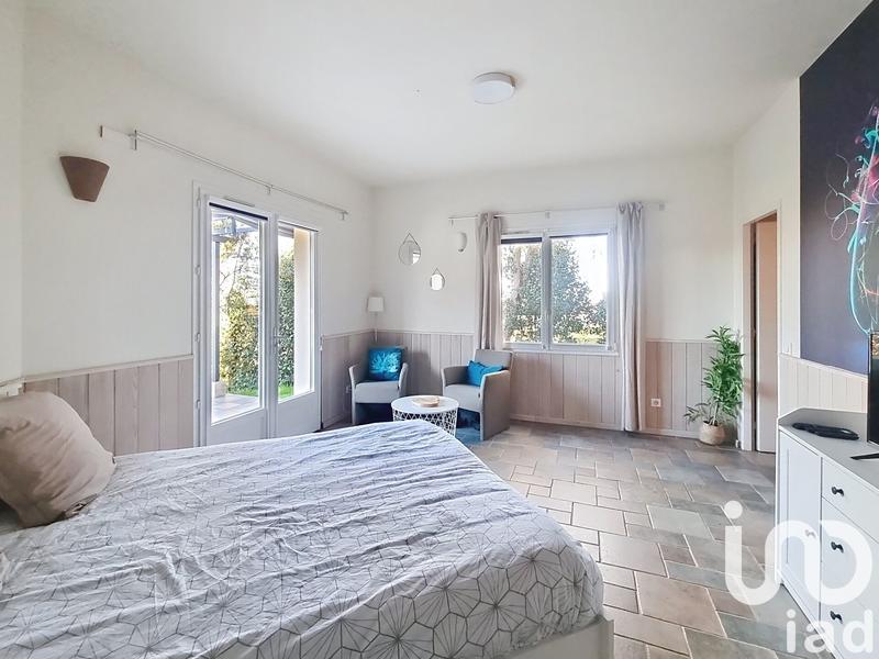 Maison - 233 m² - 10 pièces