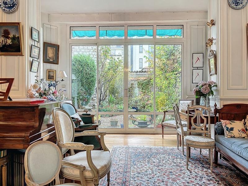 Maison bourgeoise - 353 m² - 13 pièces