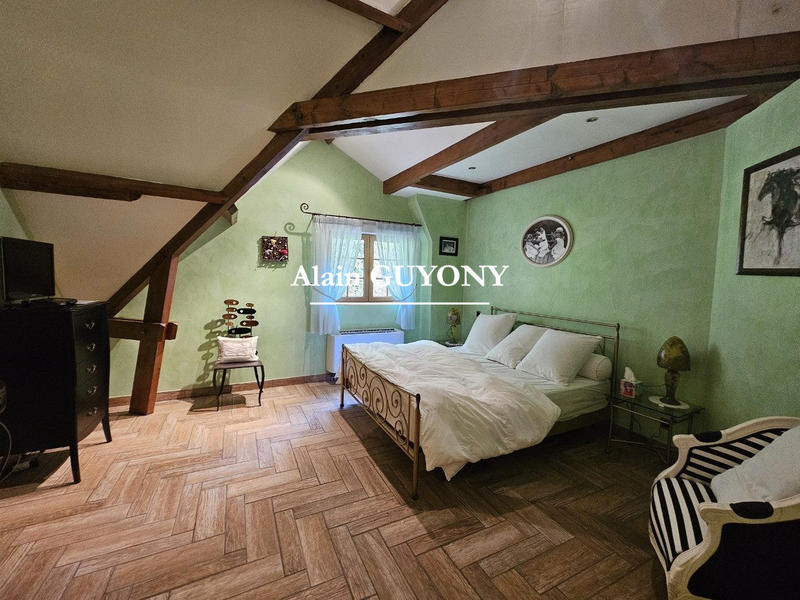 Maison - 380 m² - 8 pièces