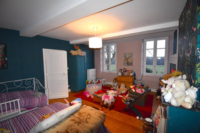 Maison - 379 m² - 13 pièces