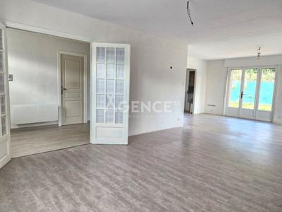 Maison - 230 m² - 6 pièces