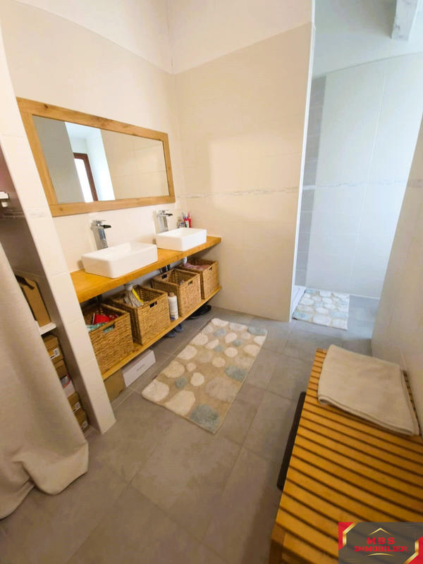 Maison - 137 m² - 5 pièces