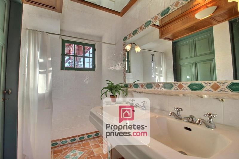 Propriété - 480 m² - 15 pièces