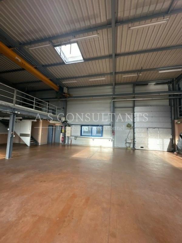Local d'activité / Entrepôt - 670 m²