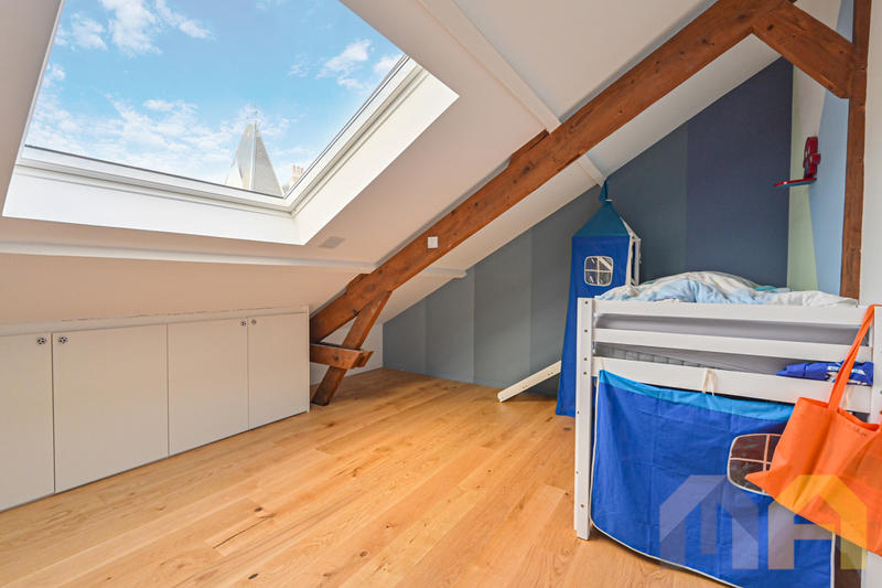 Maison - 280 m² - 8 pièces