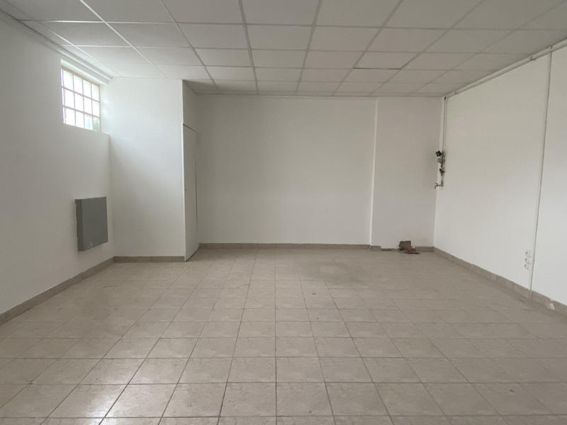 Entrepôt - 77 m²