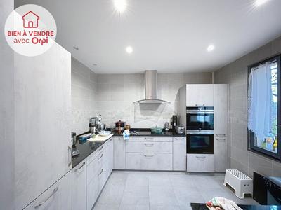 Maison - 209 m² - 5 pièces