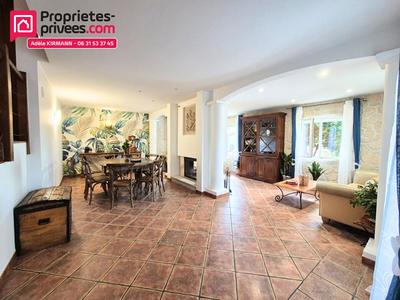 Maison - 212 m² - 7 pièces