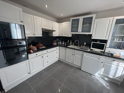 Maison - 180 m² - 7 pièces