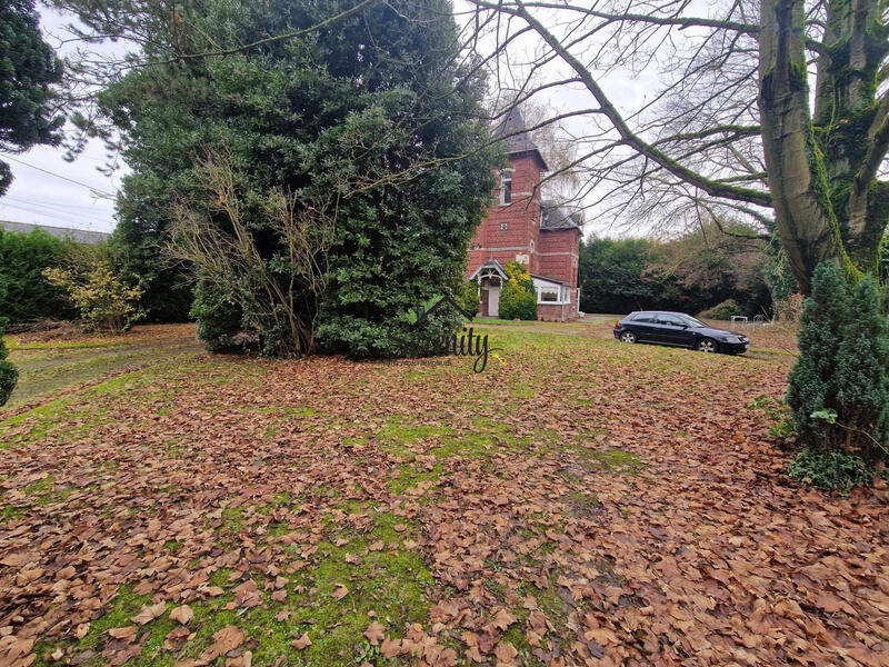 Maison - 180 m² - 8 pièces