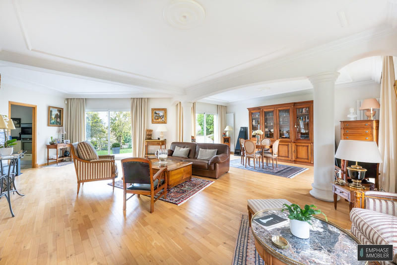 Maison contemporaine - 258 m² - 6 pièces