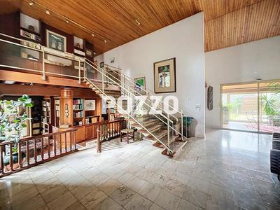 Maison - 420 m² - 12 pièces