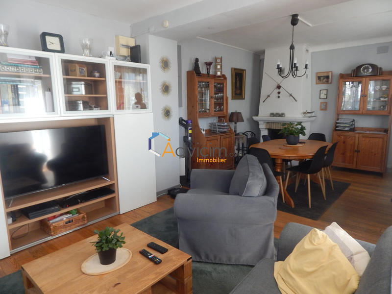 Maison traditionnelle - 149 m² - 7 pièces