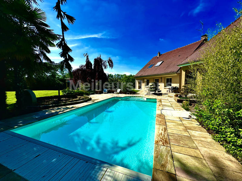 Maison - 275 m² - 9 pièces