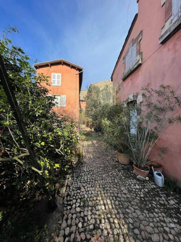 Propriété - 700 m² - 22 pièces