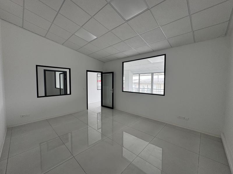 Bureau - 100 m² - 1 pièce