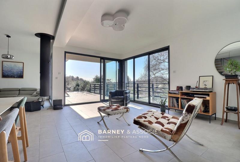 Maison - 220 m² - 7 pièces