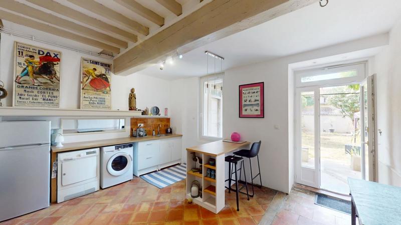 Maison - 300 m² - 8 pièces