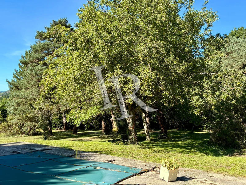 Maison - 286 m² - 8 pièces