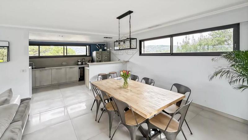 Villa - 170 m² - 6 pièces