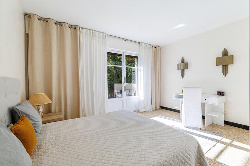 Maison - 220 m² - 7 pièces