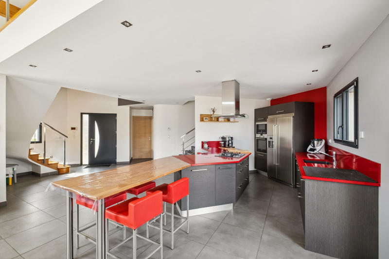 Maison - 140 m² - 6 pièces