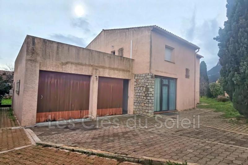 Maison - 235 m² - 2 pièces