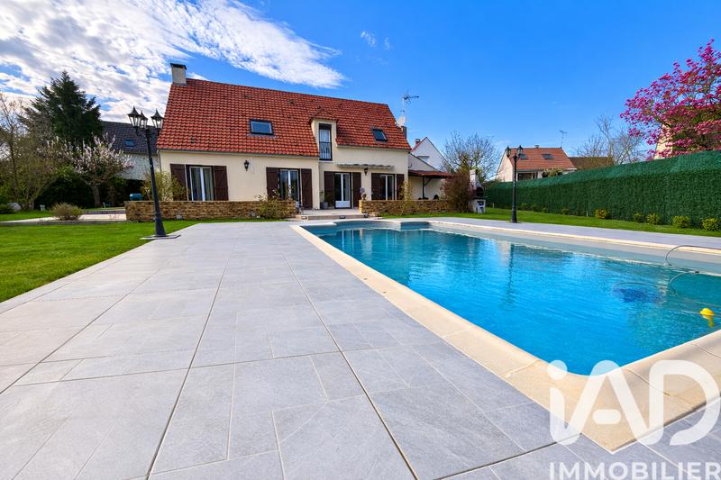 Maison - 222 m² - 7 pièces