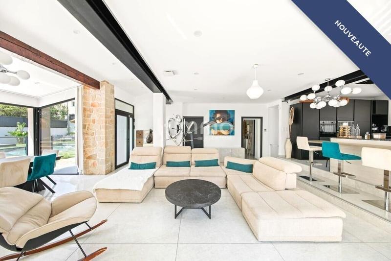 Propriété - 270 m² - 6 pièces