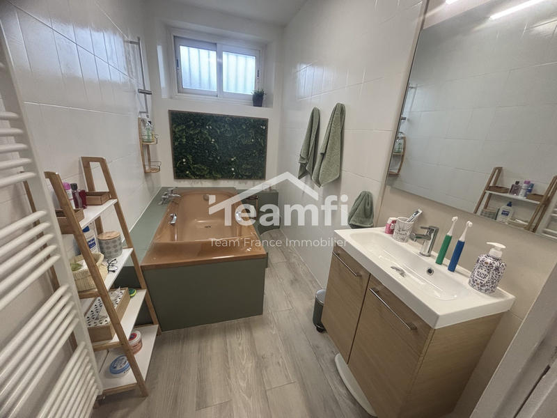 Maison - 255 m² - 7 pièces