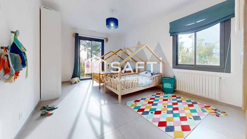 Maison - 210 m² - 8 pièces