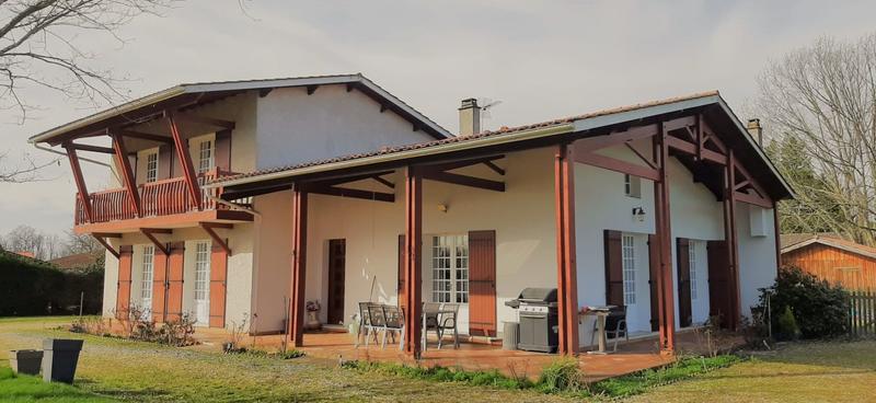 Maison traditionnelle - 190 m² - 10 pièces