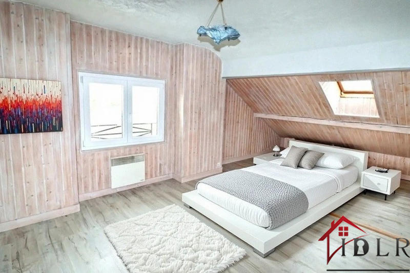 Maison - 179 m² - 9 pièces