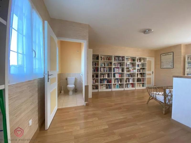 Maison - 215 m² - 5 pièces