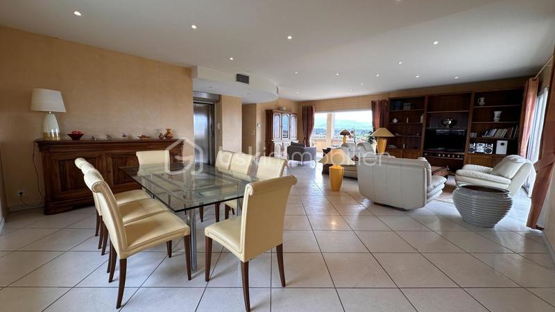 Penthouse - 160 m² - 4 pièces