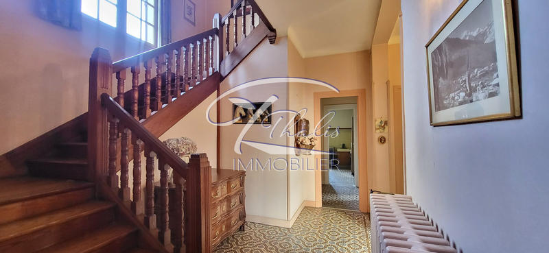 Villa - 319 m² - 12 pièces