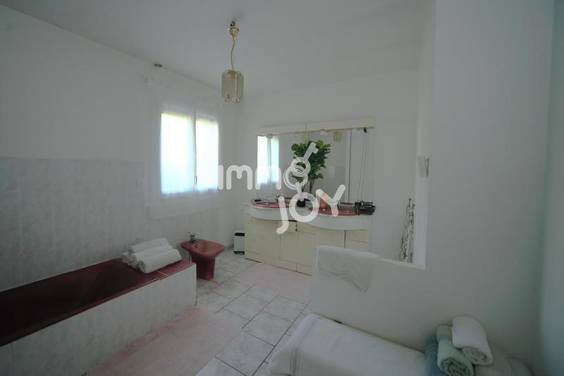 Maison - 180 m² - 6 pièces