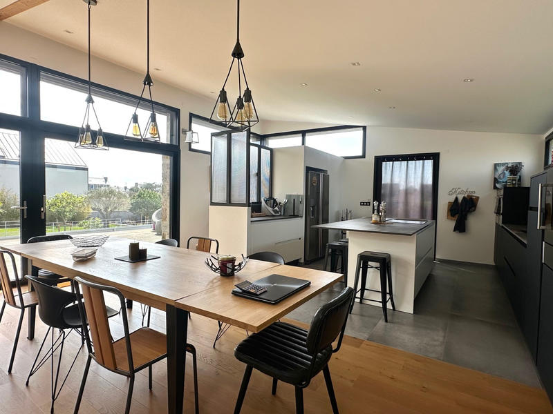 Maison - 250 m² - 7 pièces