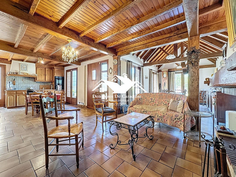 Maison - 228 m² - 7 pièces