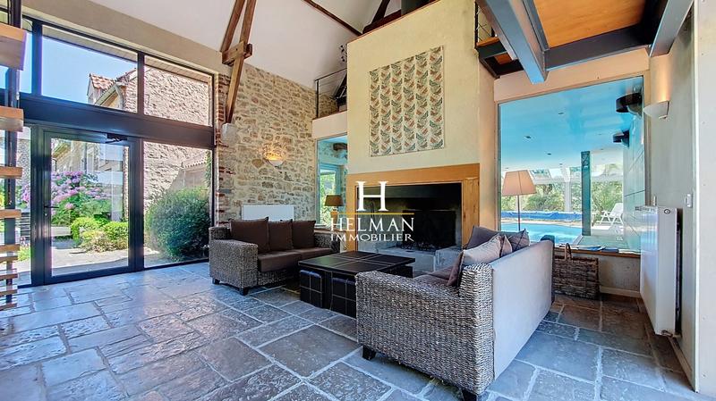 Maison - 738 m² - 10 pièces