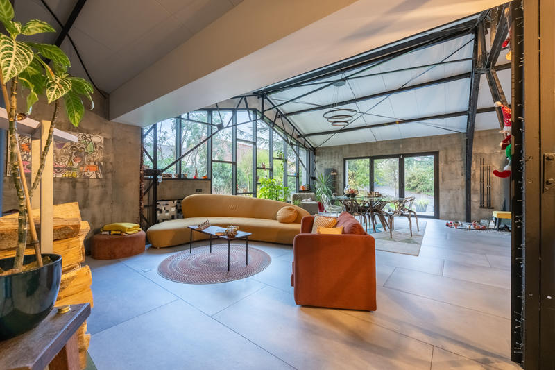 Maison - 389 m² - 10 pièces