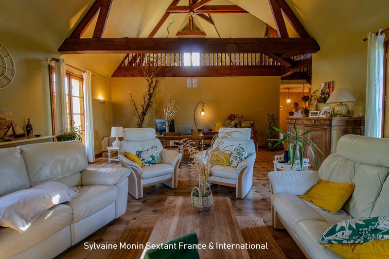 Maison - 220 m² - 7 pièces