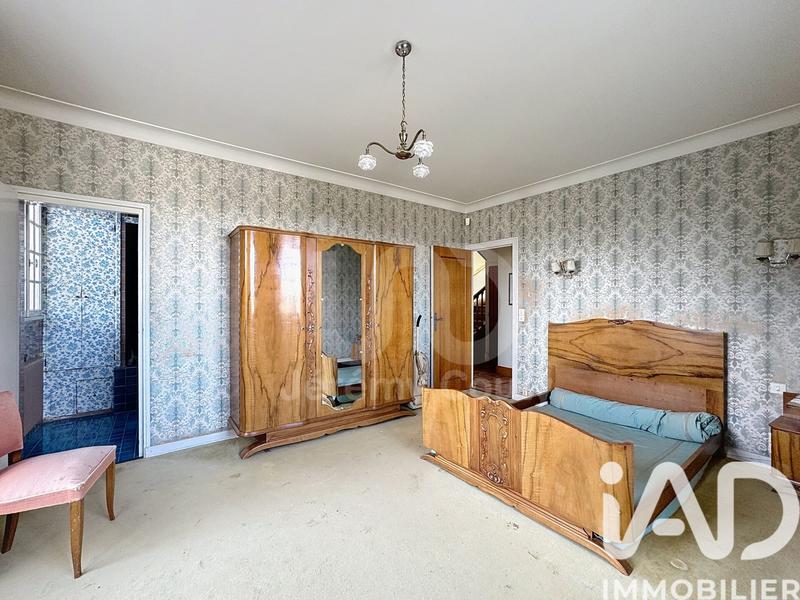 Maison - 239 m² - 9 pièces