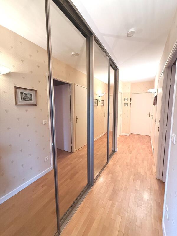 Appartement - 97 m² - 5 pièces
