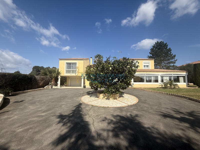 Maison - 240 m² - 5 pièces