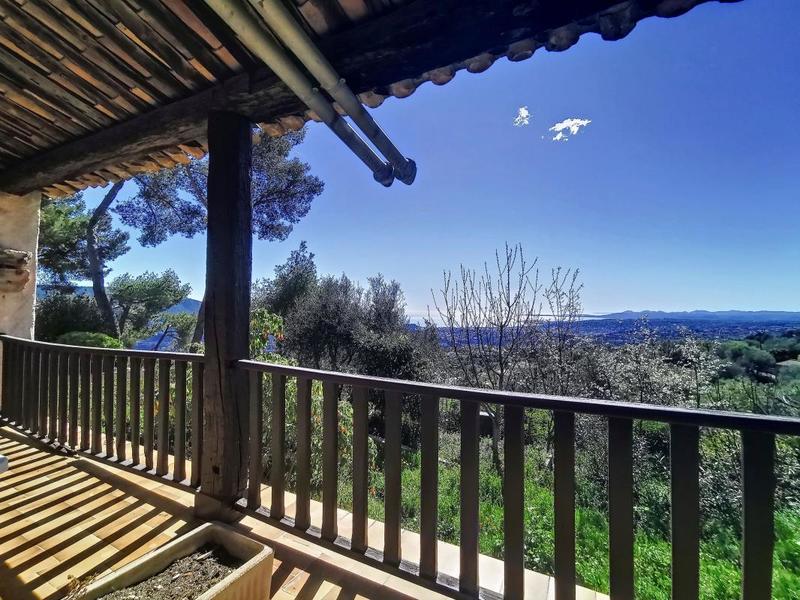 Propriété - 256 m² - 7 pièces