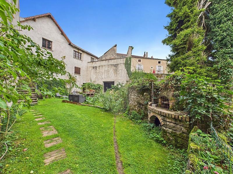 Moulin - 325 m² - 11 pièces