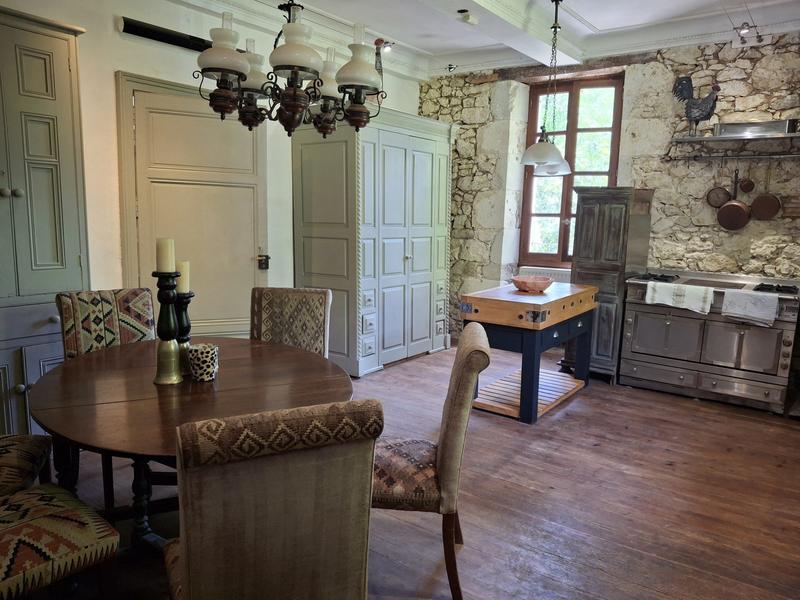 Maison traditionnelle - 388 m² - 11 pièces