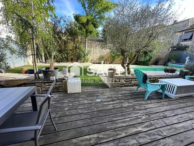 Maison - 260 m² - 8 pièces